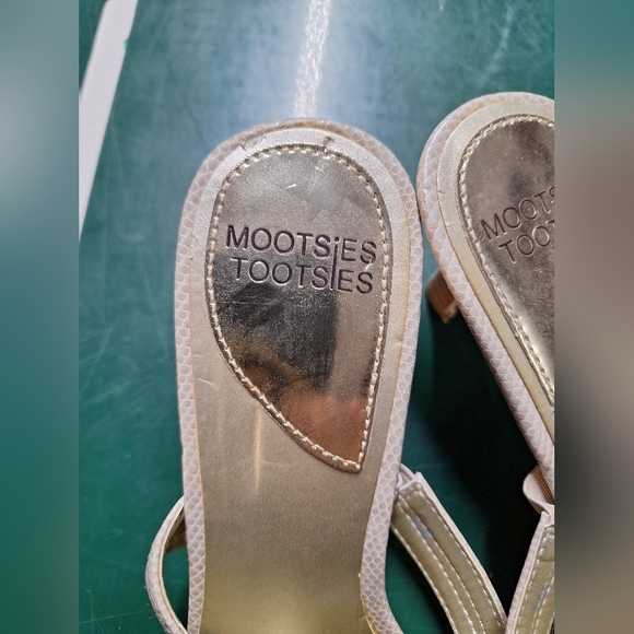 Mootsies Tootsies cream heel sandles size 8.5 - Picture 4 of 6